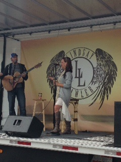 Chris Roberts and Lindsay Lawler performing at the Knoxville Truck Stop Tour