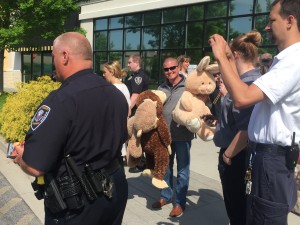 Knox Co Sheriffs Officer Tom Rudder assisting with distribution of the stuffed animals. 