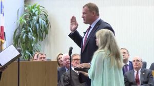 Glenn Jacobs, Knox County Mayor taking the oath of office